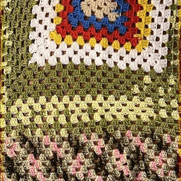 Beautiful vintage granny square blanket throw handmade colorful 38 inch square - Picture 9 of 11